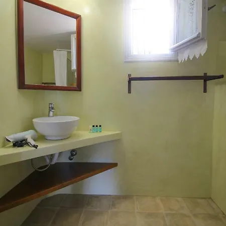 With View Of Agios Ioannis And Pool With Jacuzzi Apartamento Agios Ioannis (Tinos)