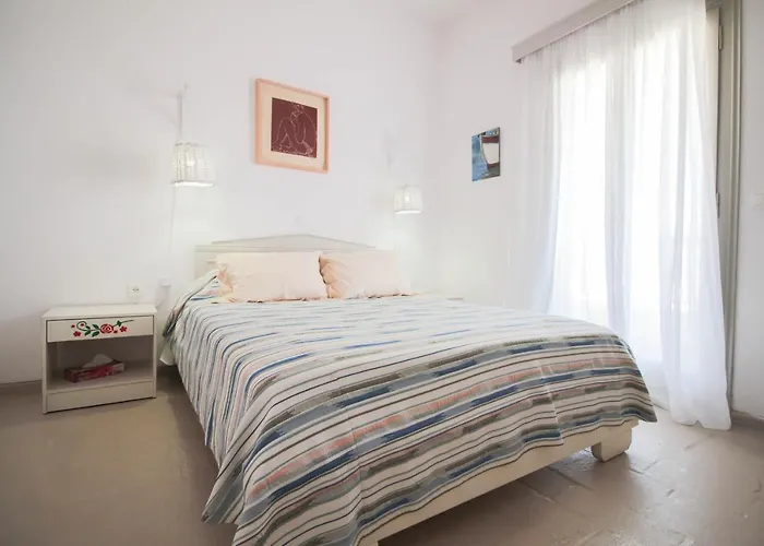 With View Of Agios Ioannis And Pool With Jacuzzi Apartamento